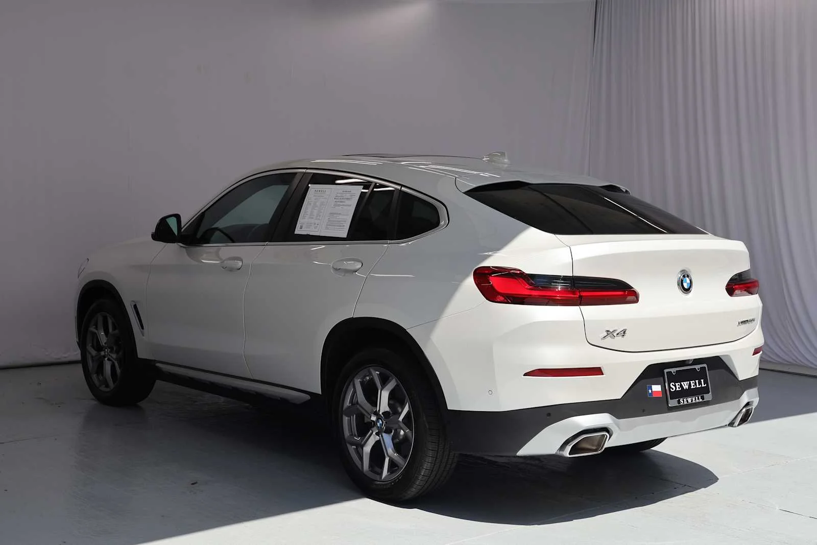Certified Used 2025 Mineral White Metallic BMW xDrive30i image 5