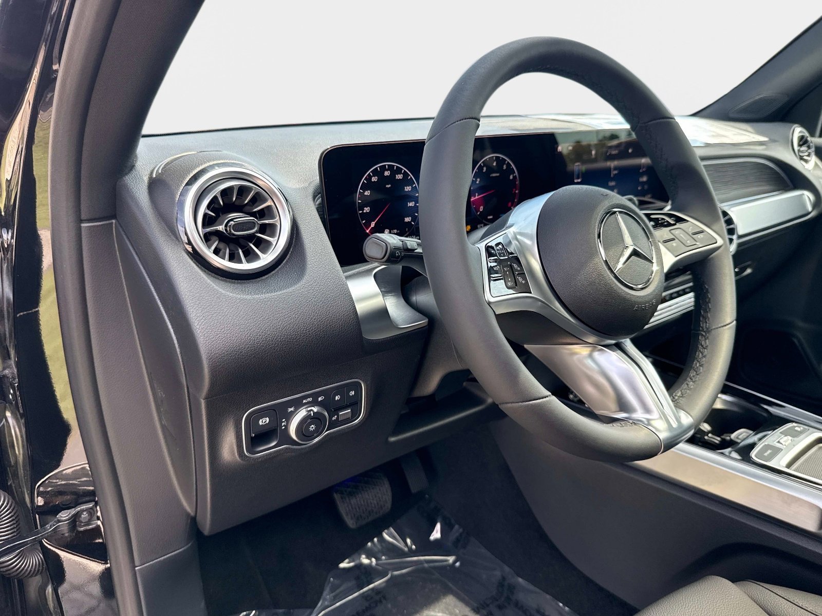 New 2026 Black Mercedes-Benz 250 SUV image 19