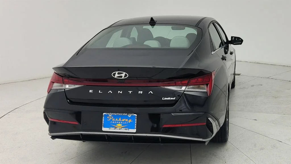 2024 Hyundai Elantra Limited - Photo 6