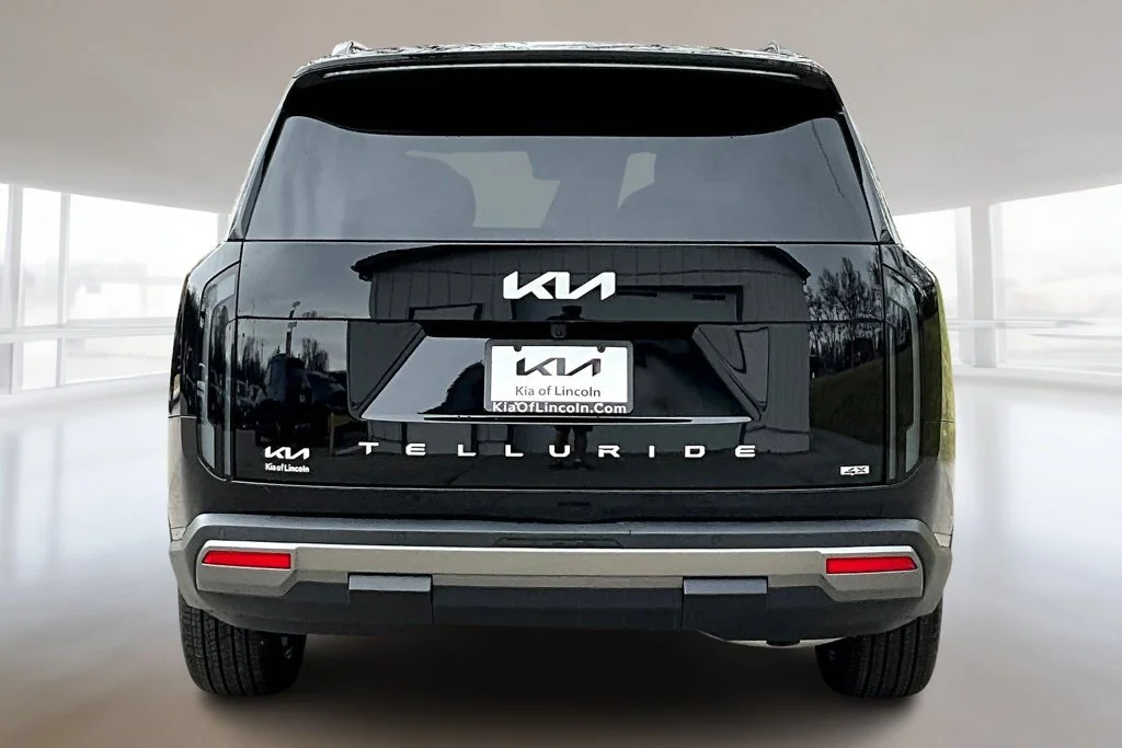 New 2027 Ebony Black Kia S image 4