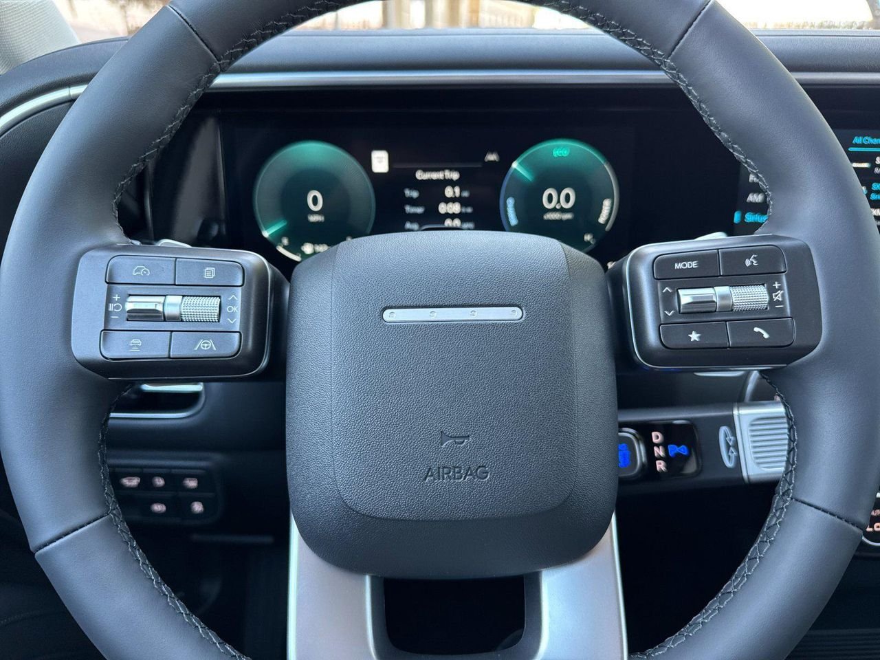 New 2026 White Hyundai SEL 8P image 22