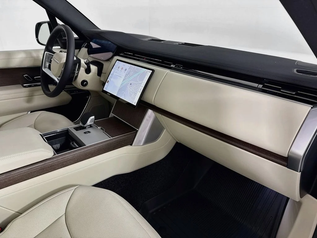 New 2026 Fuji White Land Rover SE image 29