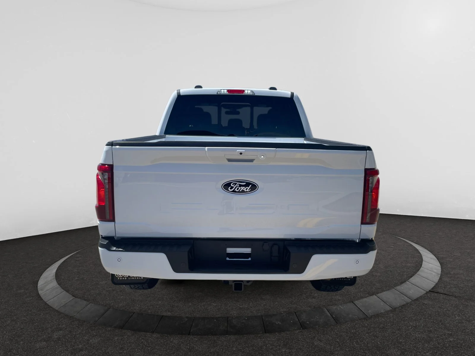 New 2026 Oxford White Ford XLT image 4