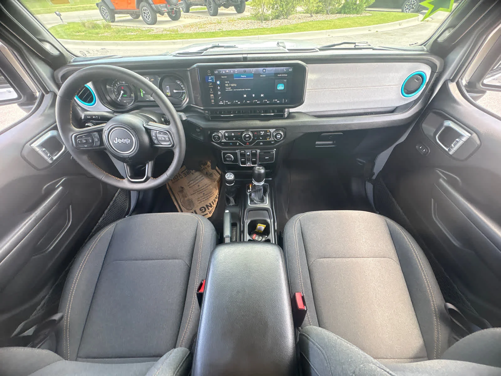 Used 2024 Silver Zynith Clearcoat Jeep Sport S image 15