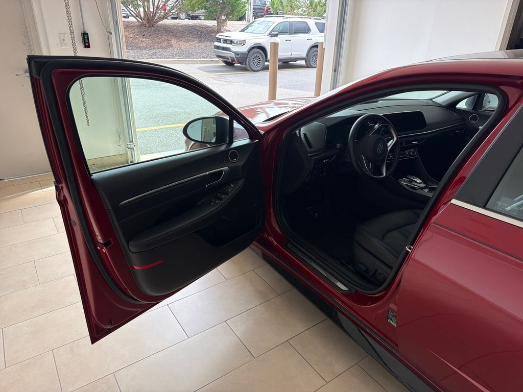 Used 2023 Red Hyundai Limited image 10