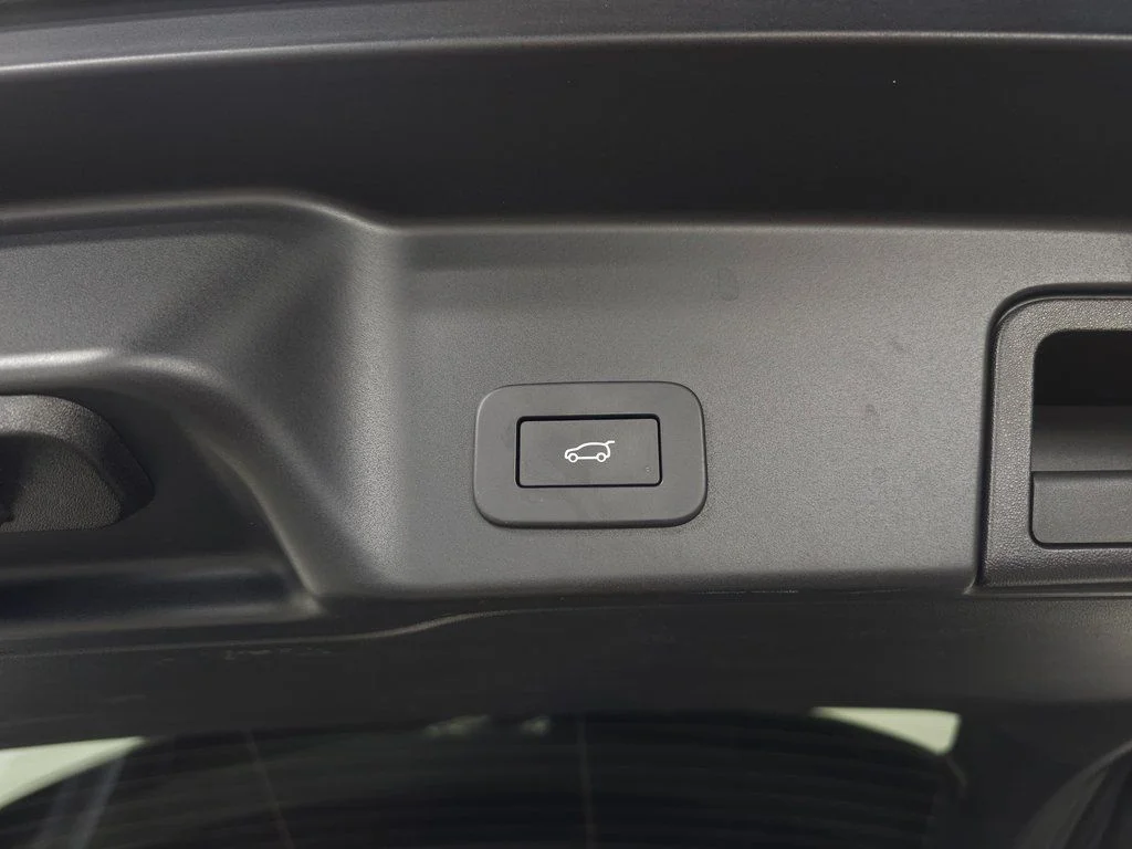 Certified Used 2026 Gray Land Rover S image 7