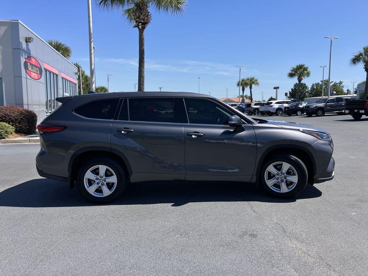 Used 2021 Gray (Magnetic Gray Metallic) Toyota LE AWD image 6