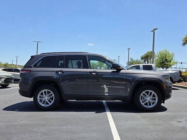 Used 2025 Gray Jeep Laredo X image 7
