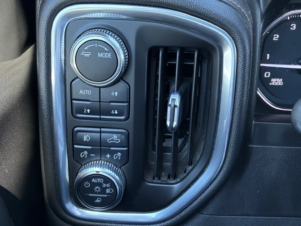 Used 2021 SUMMIT WHITE GMC AT4 image 24