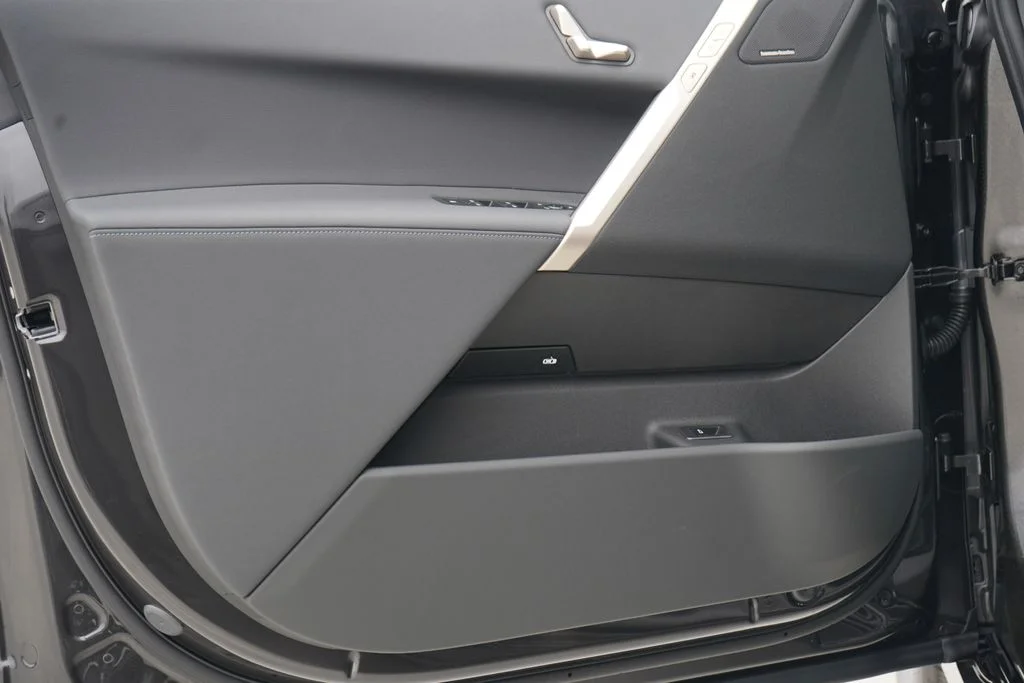 2026 BMW iX 45 - Photo 9