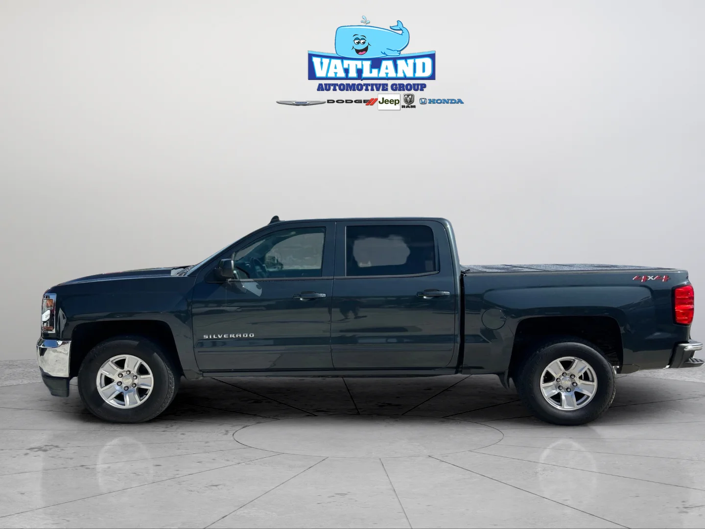 Used 2018 Graphite Metallic Chevrolet LT image 2