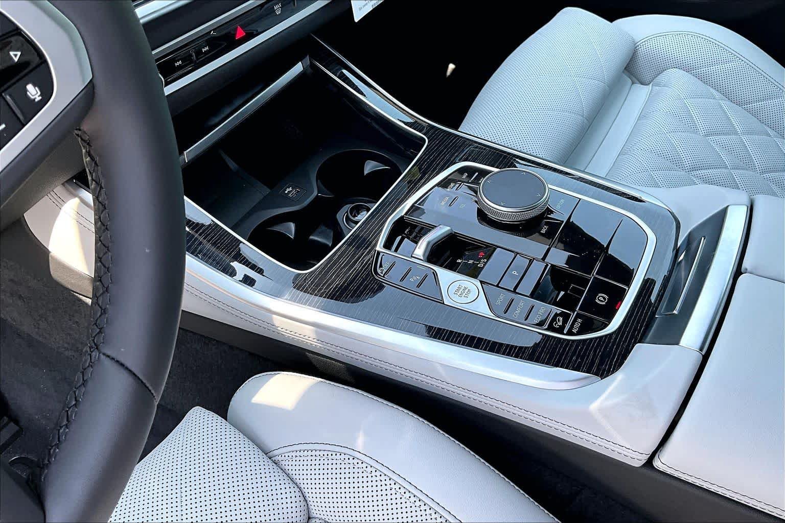 New 2026 Carbon Black Metallic BMW xDrive40i image 8