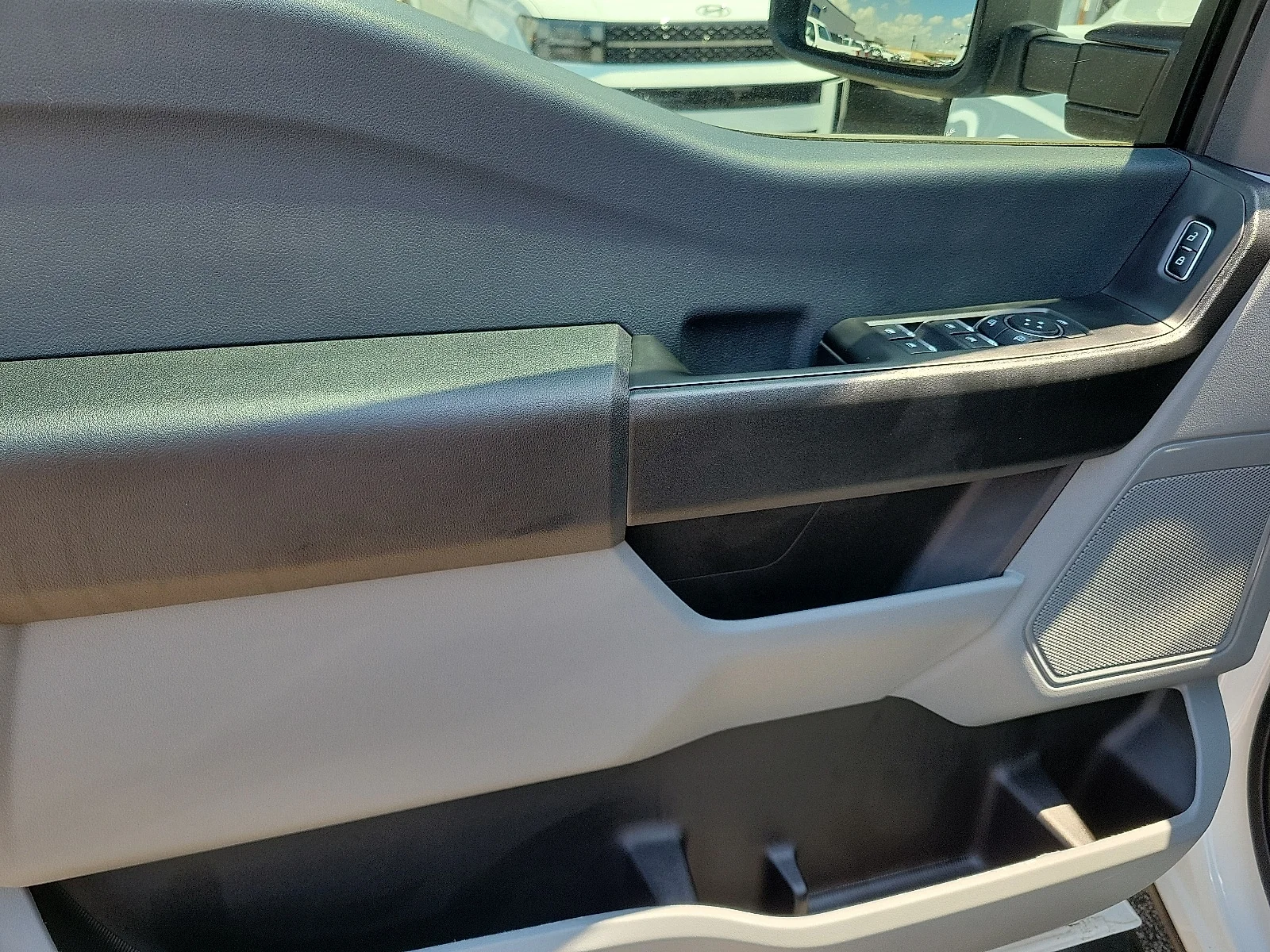 New 2025 Oxford White Ford F-250&reg; XL image 11