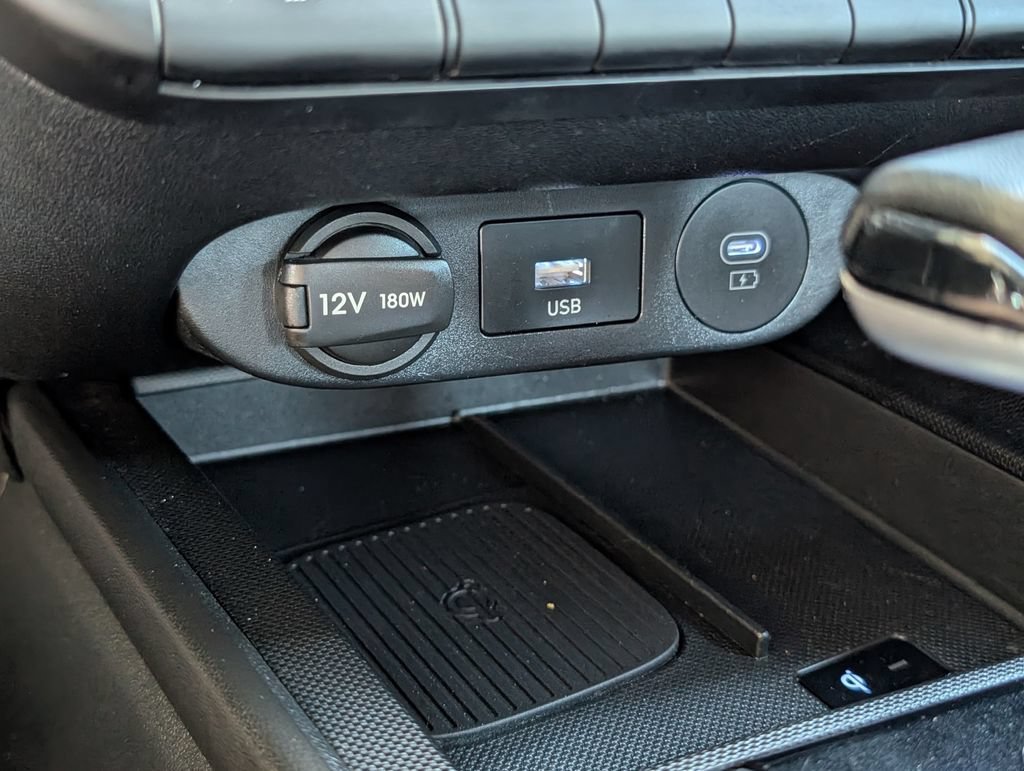 Used 2025 Black Hyundai SEL Convenience image 10