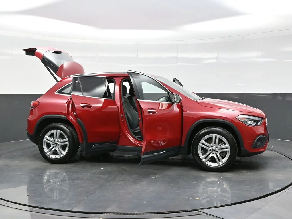 Used 2022  Mercedes-Benz GLA 250 image 32