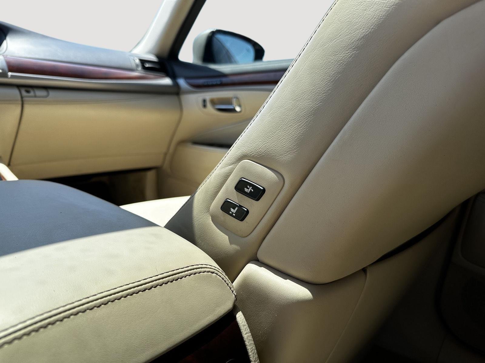 Used 2013 Satin Cashmere Metallic Lexus  image 23