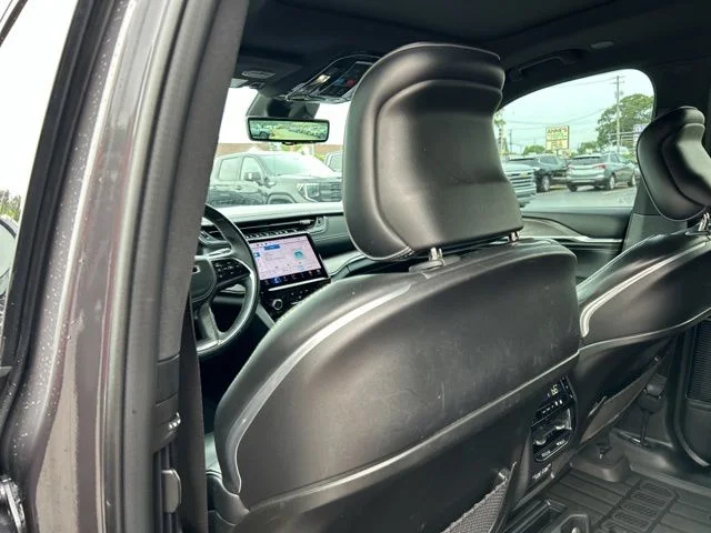 Used 2022 Gray Metallic Jeep Overland image 21
