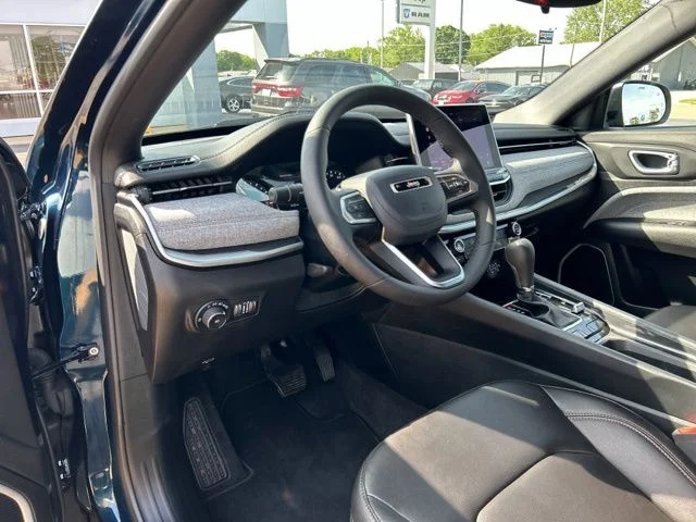 Used 2024 Blue Jeep Latitude Lux image 31