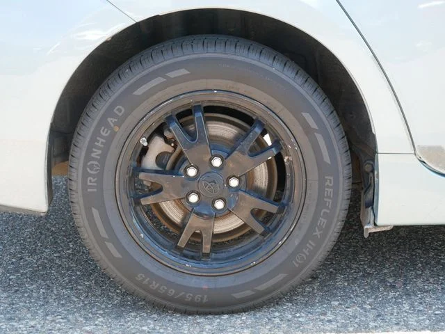 Used 2013 Pearl Toyota Three image 9