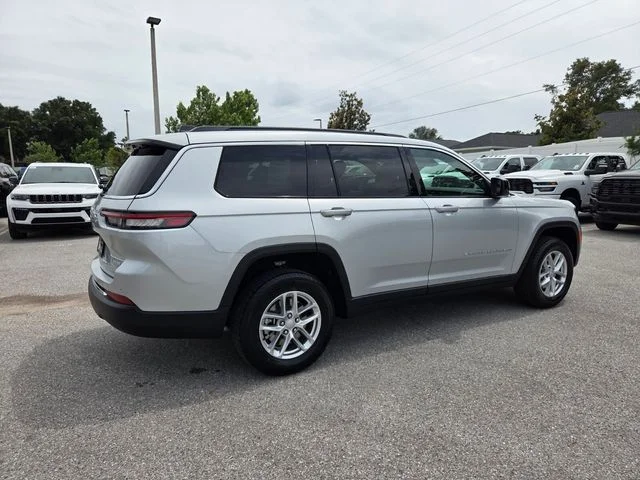 New 2026 Silver Zynith Jeep Laredo X image 11