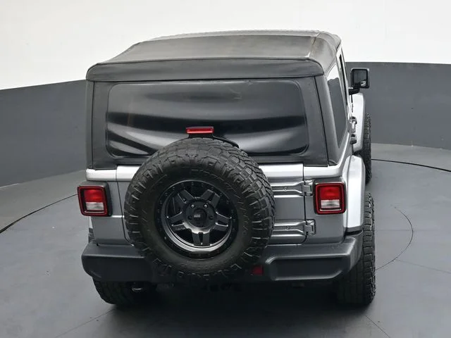 Used 2020 Silver Jeep Unlimited Sahara image 26