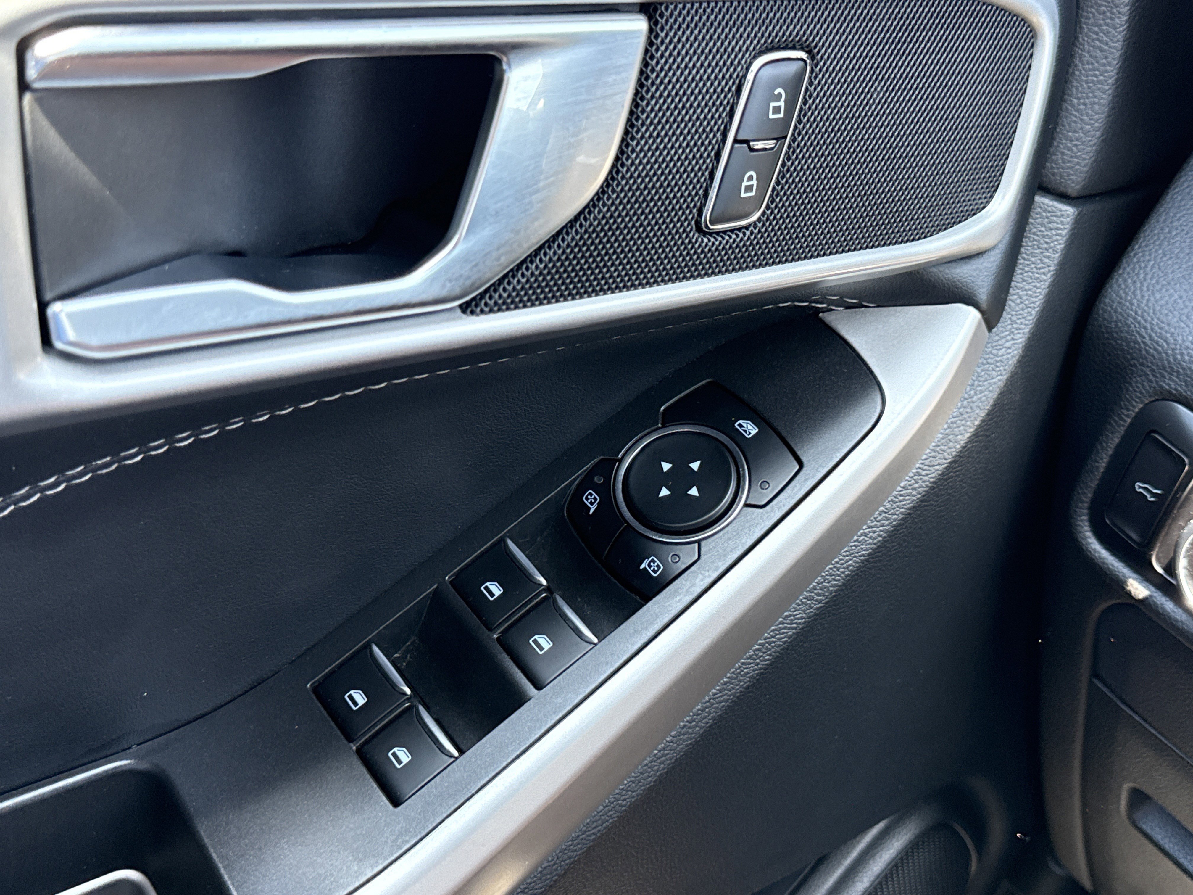 2023 Ford Explorer XLT - Photo 18
