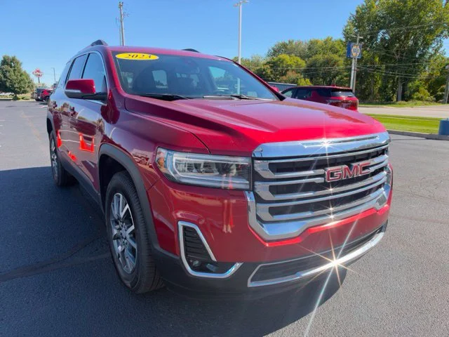 Used 2023 VOLCANIC RED TINTCOAT GMC SLT image 4