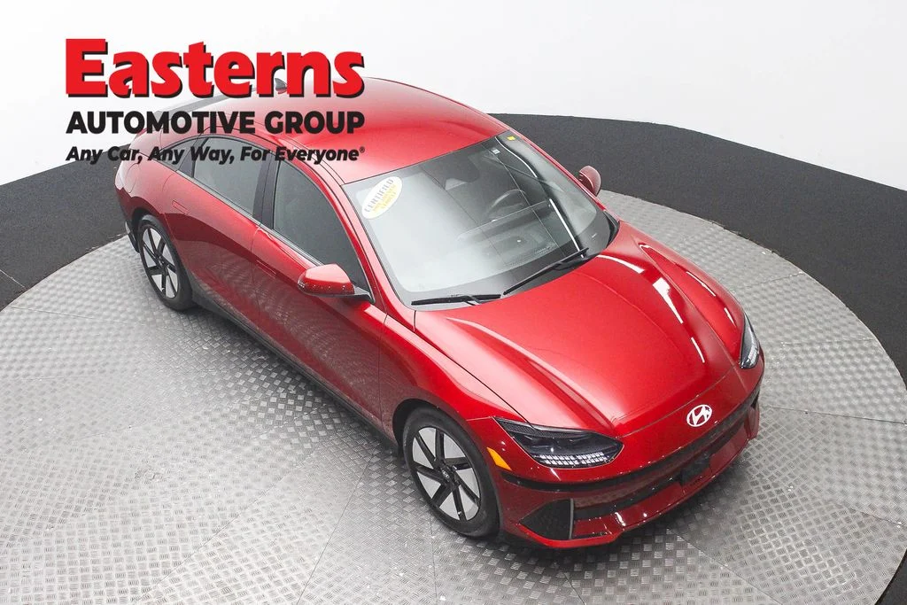 Used 2024 Red Hyundai SE image 3