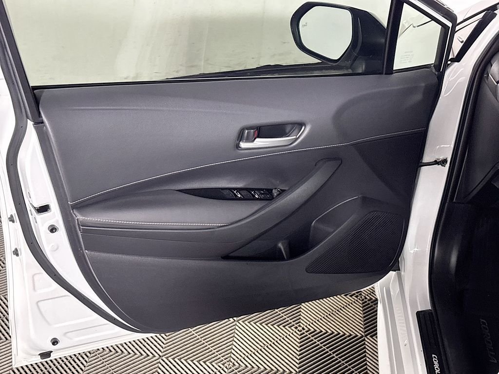 Used 2022 Midnight Black Metallic Toyota SE image 10