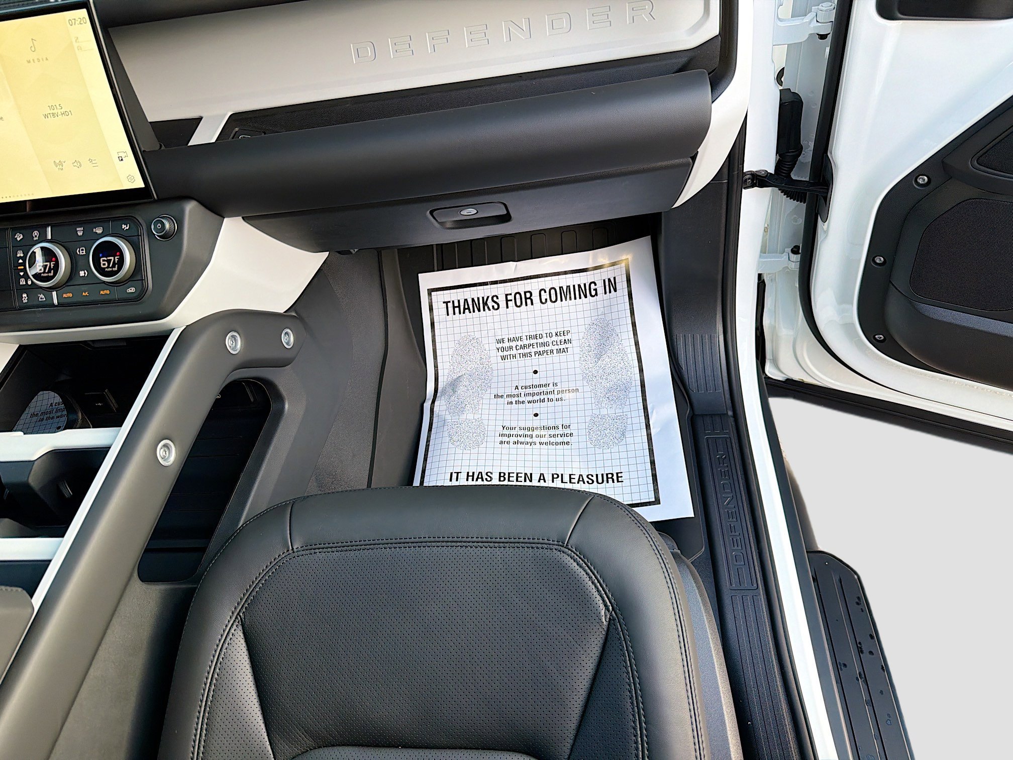 New 2026 Fuji White Land Rover X-Dynamic SE image 17