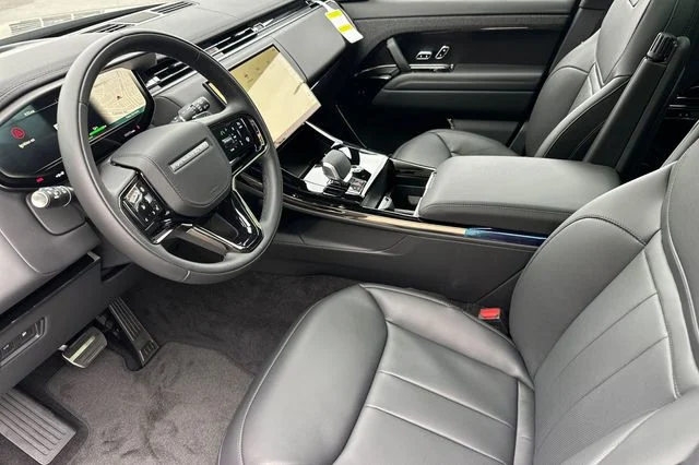 New 2026 Carpathian Grey Land Rover Dynamic SE image 9