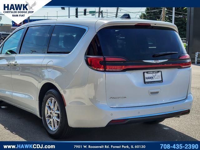 Used 2023 White Chrysler Touring L image 6