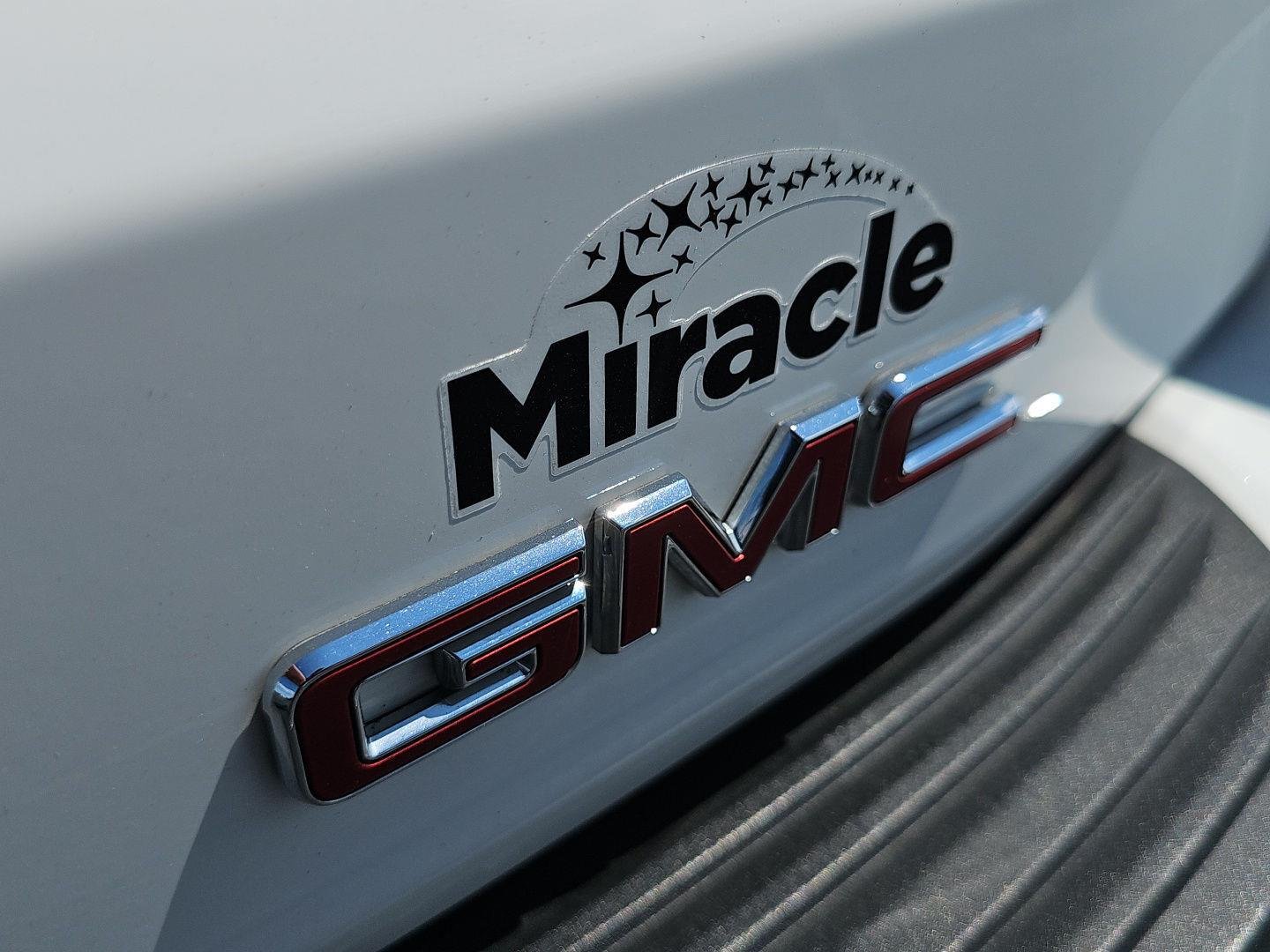 Used 2025 Summit White GMC Denali image 35
