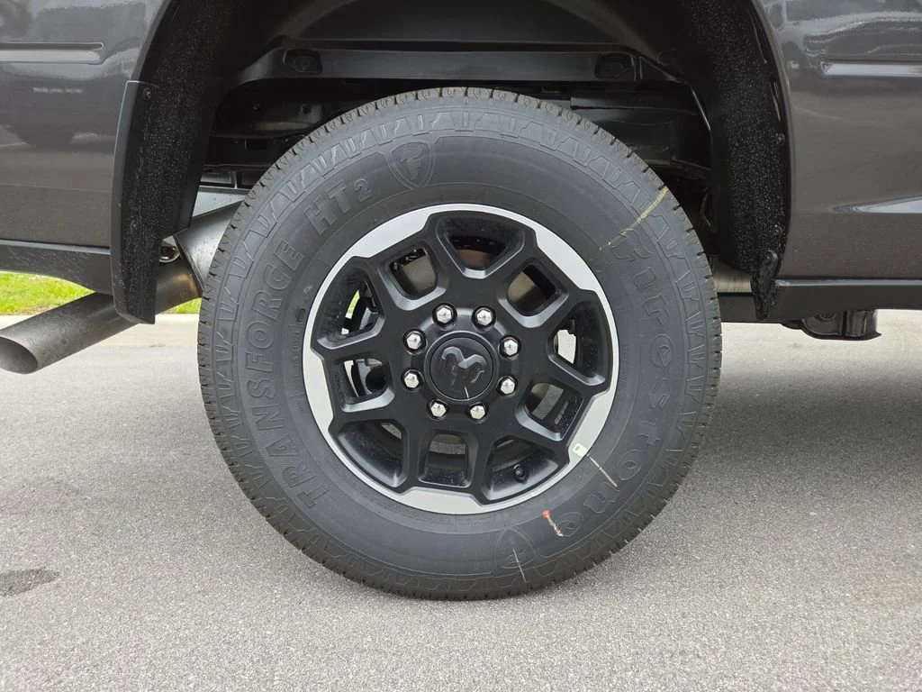 New 2026 Granite Crystal Metallic Clear-Coat Exterior Paint RAM Laramie image 19