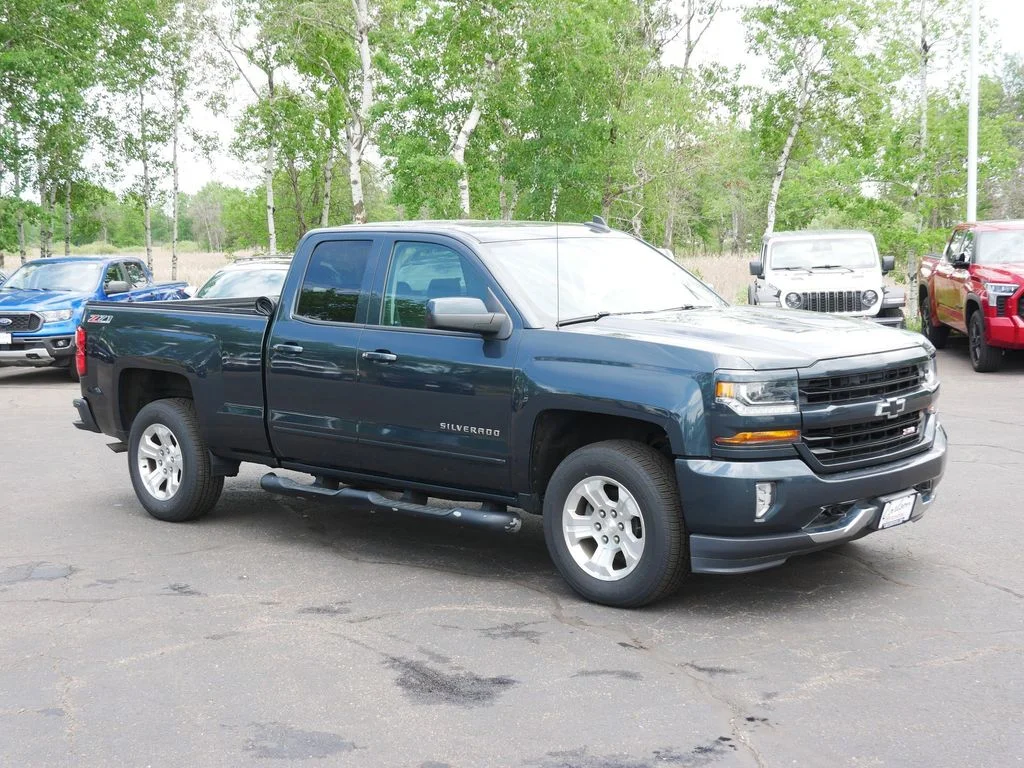 Used 2017 Chevrolet Silverado 1500 LT with VIN 1GCVKREC0HZ267251 for sale in Minneapolis, Minnesota