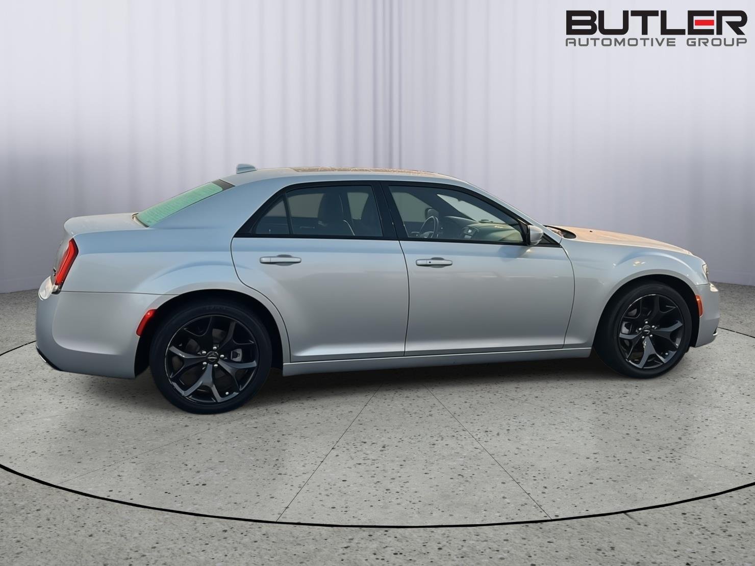 Used 2023 Silver Mist Clearcoat Chrysler 300S image 7