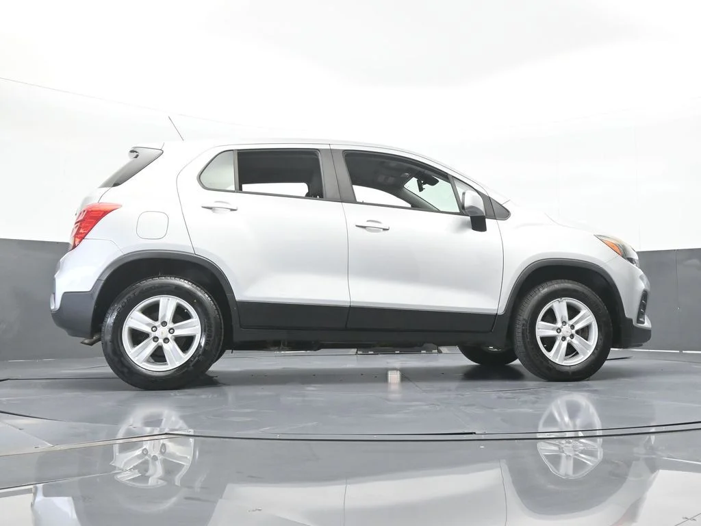 Used 2017 Silver Ice Metallic Chevrolet LS image 57