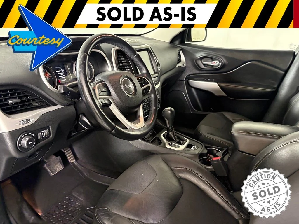 Used 2018 Silver Jeep Latitude Plus image 22