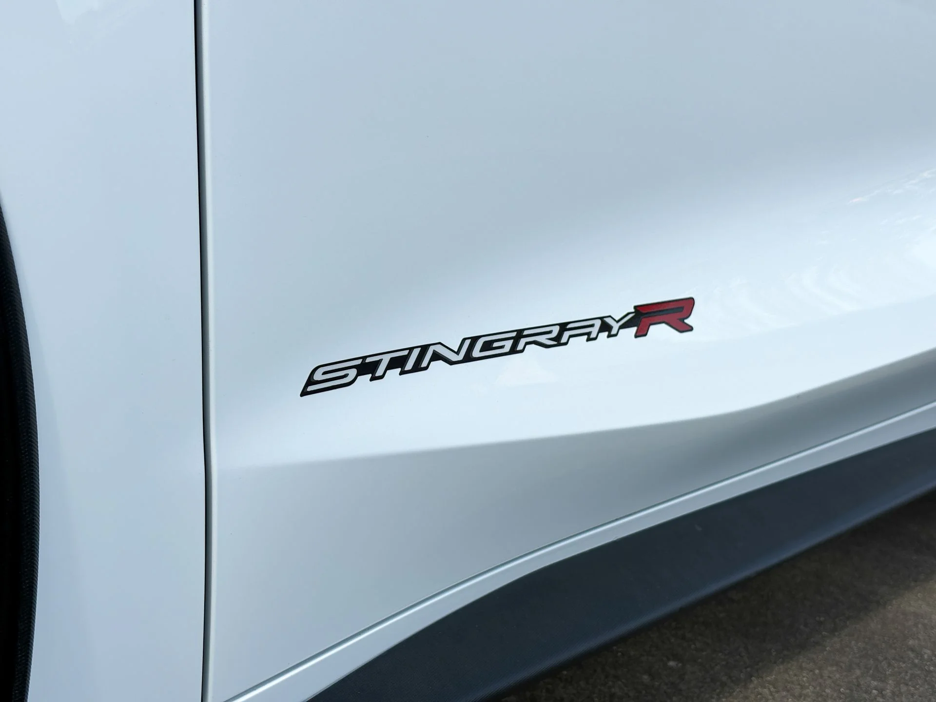 Used 2023 White Chevrolet Stingray image 9