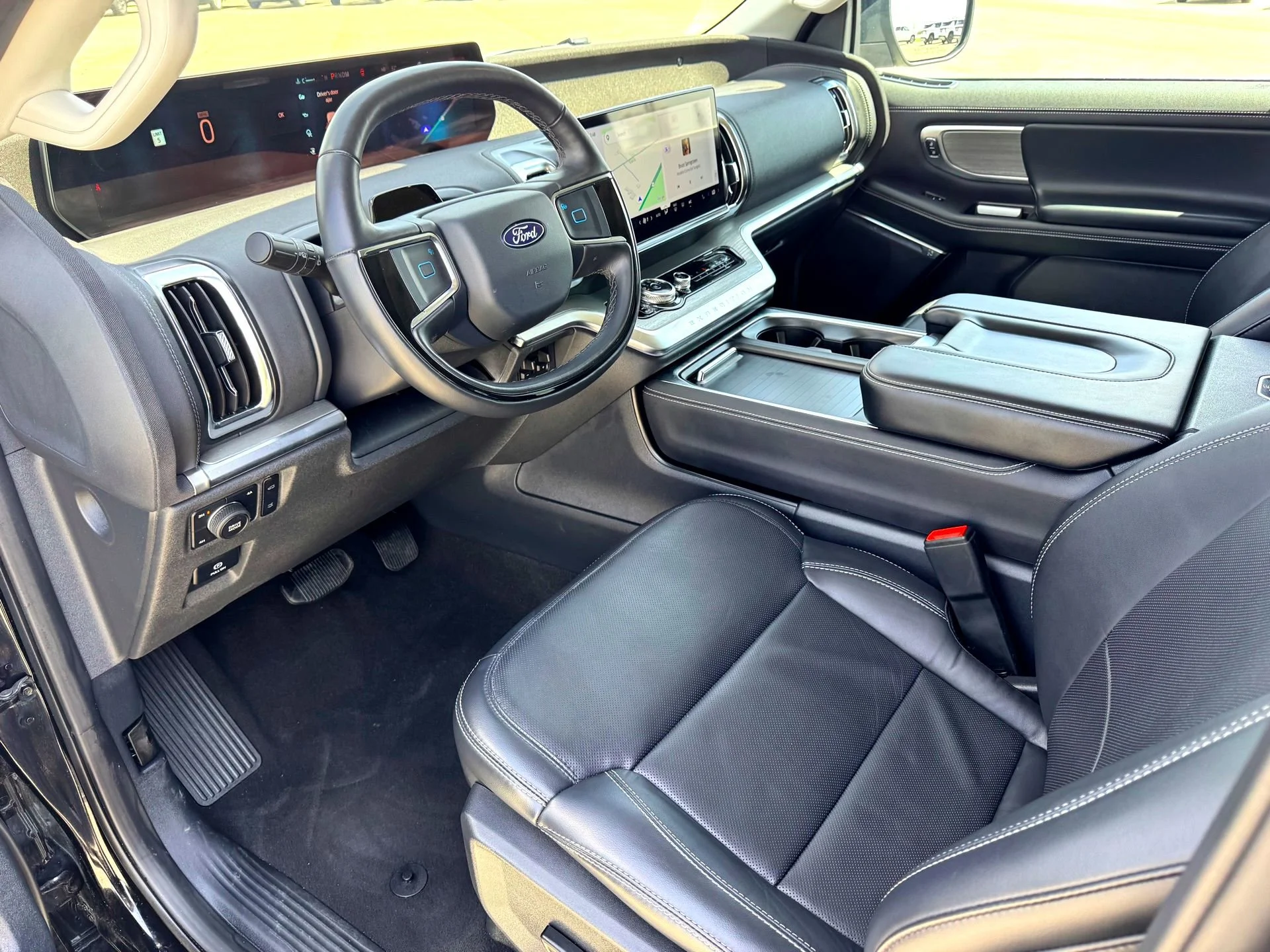 Used 2025  Ford Platinum image 11