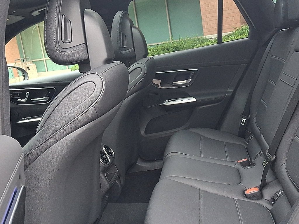 New 2027 Black Mercedes-Benz GLC 300 image 31