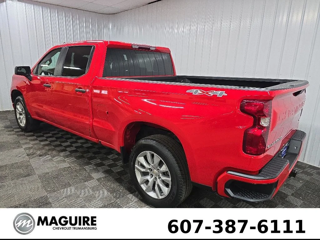Used 2023 Red Chevrolet Custom image 9
