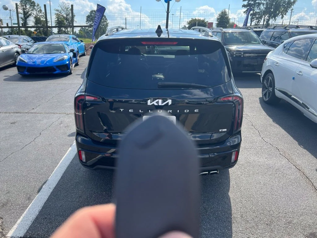 Used 2024 Black Kia EX X-Line image 4