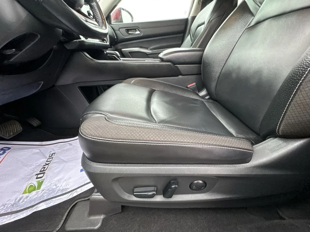 Used 2022 Red Nissan SL image 12