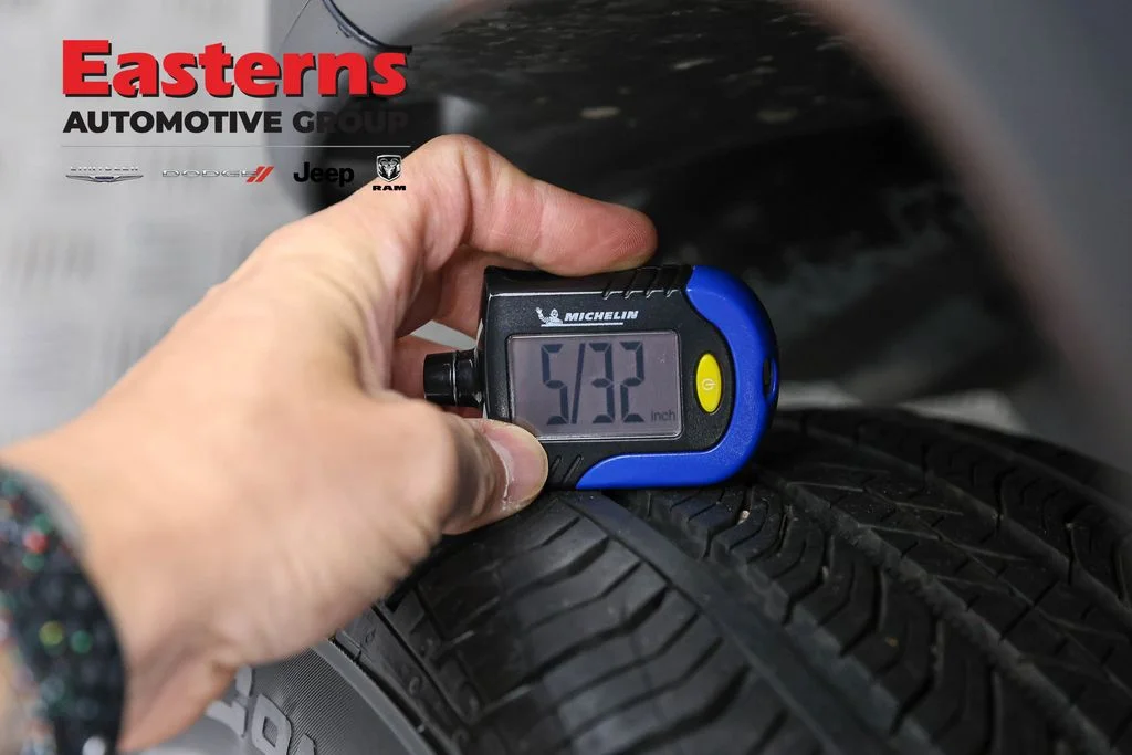 Used 2025 White Jeep Limited image 28