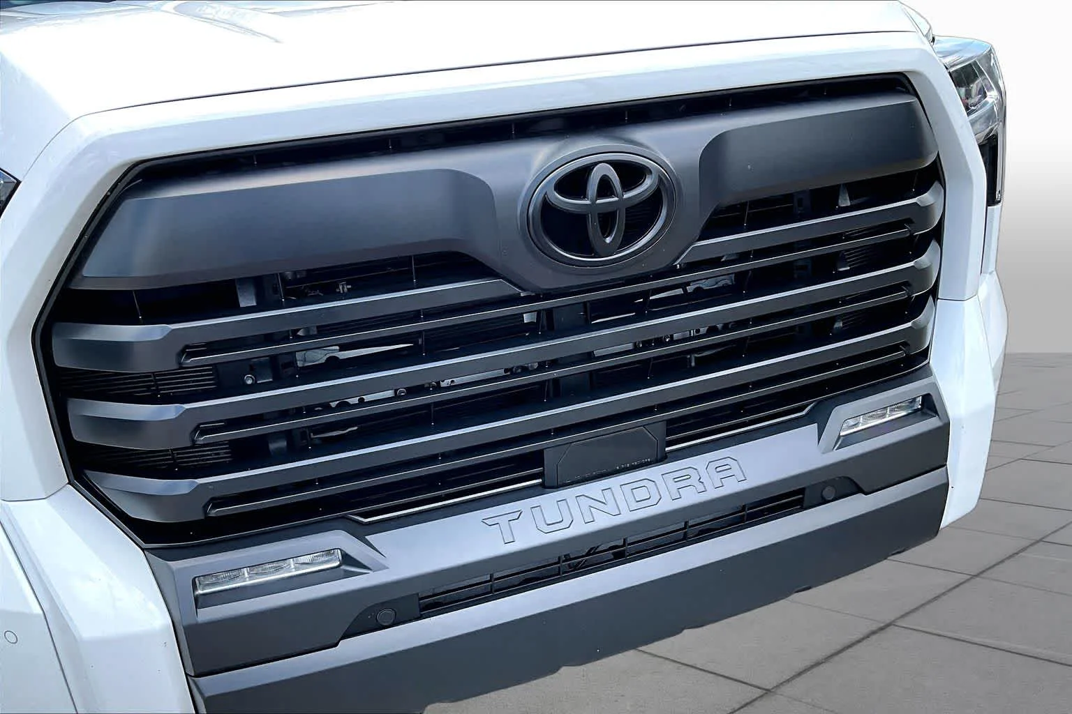 Used 2024 Ice Cap Toyota SR5 image 30