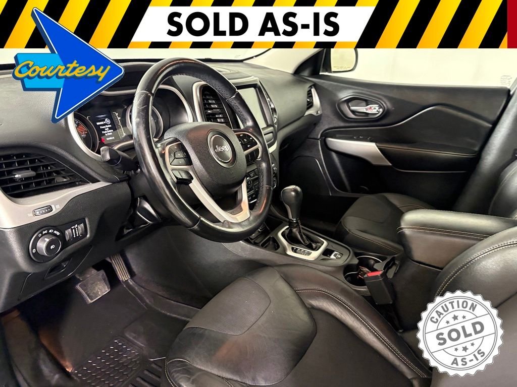 Used 2018 Silver Jeep Latitude Plus image 22