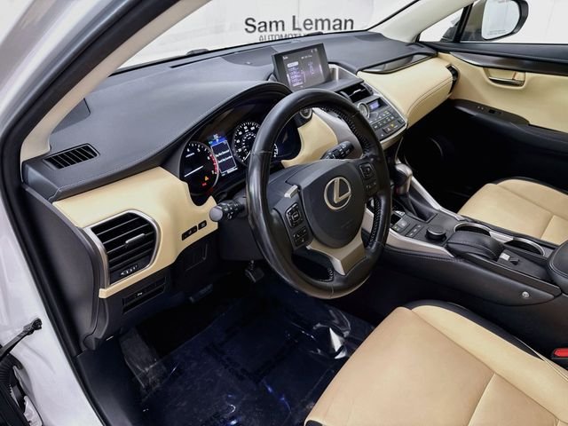 Used 2017  Lexus 200t image 9