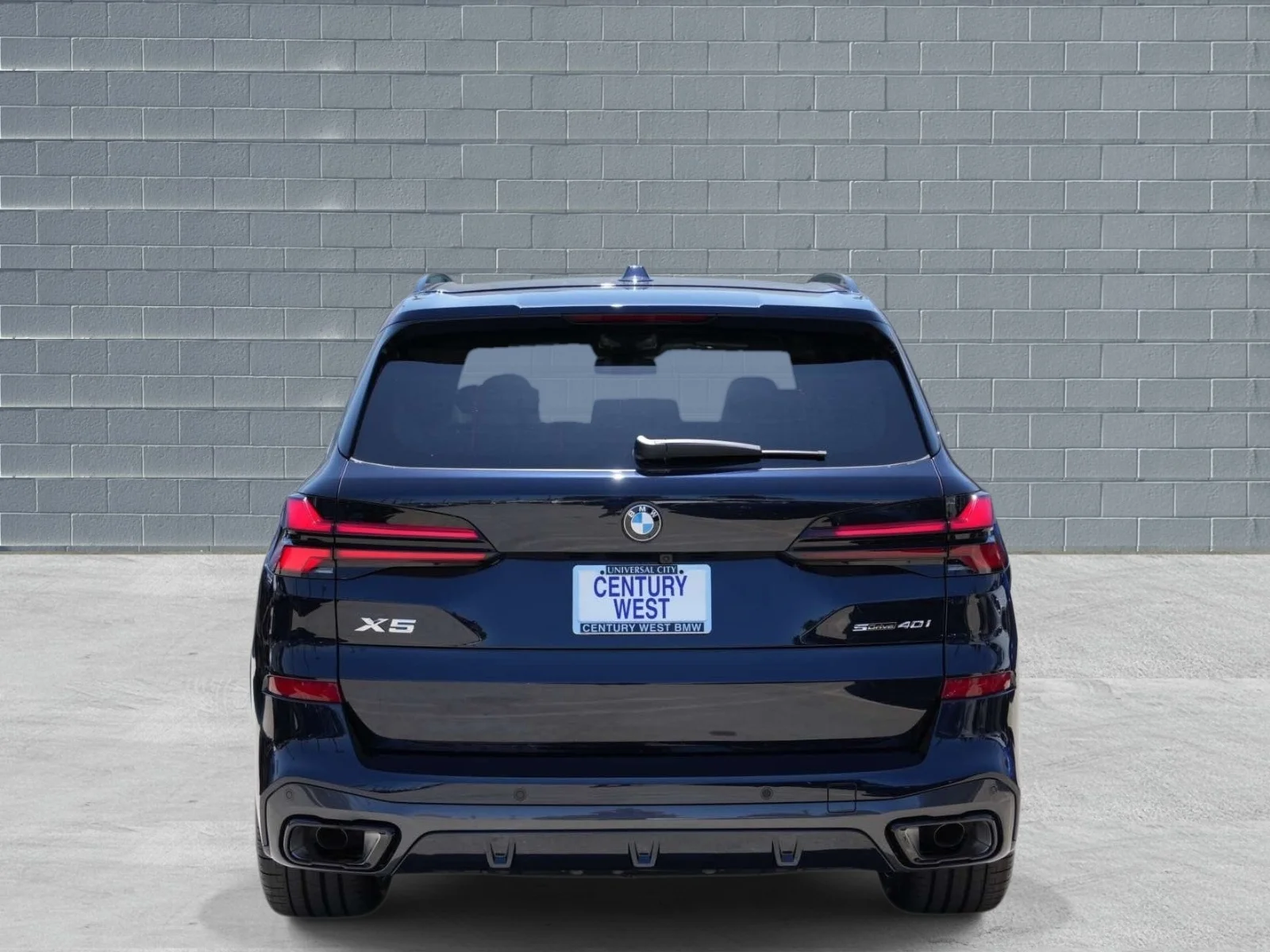 New 2026 Carbon Black Metallic BMW sDrive40i image 4