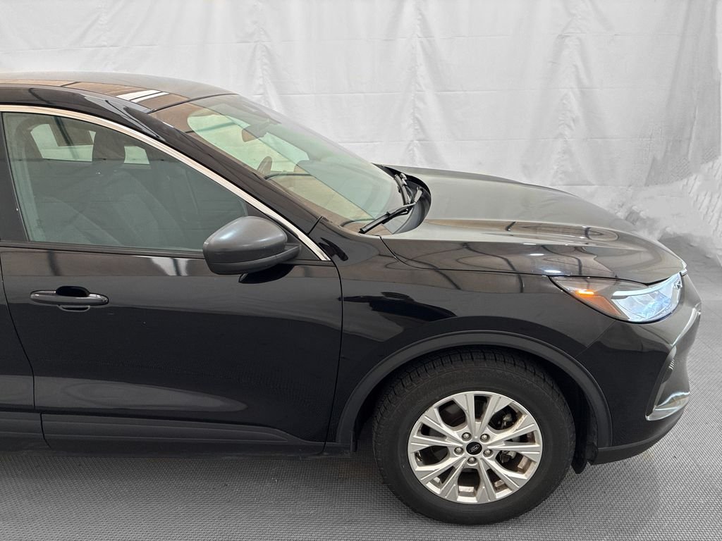 Used 2024 Black Metallic Ford Active image 9